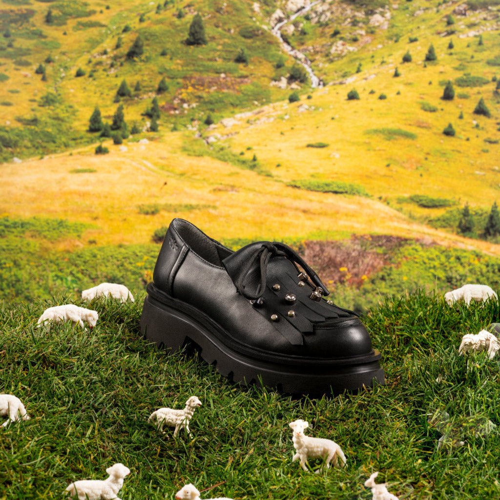 ROMY STUDS DENVER BLACK